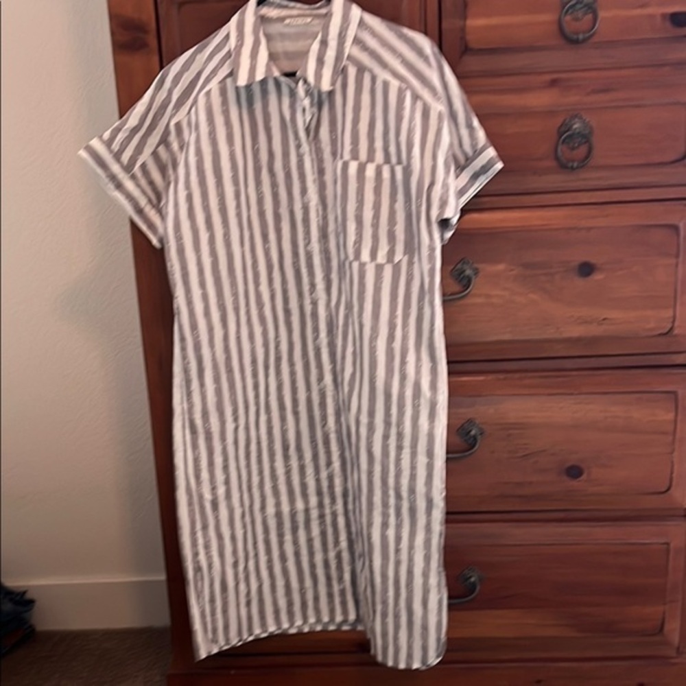 JODIFL Gray and White Casual Button Down Dress